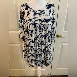 Tencede black & white tunic, size 4X